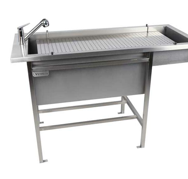 Perforated tray preparation table with 2 doors and cladding
