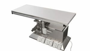 TA700100_Table_chirurgie_plateau_plat_inclinaison_3eme_sens_proclive_declive_electrique