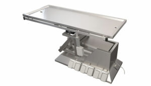TA701115_table_chirurgie_plateau_chauffant_2_evacuations_4_roues