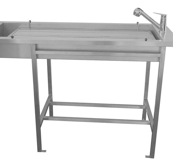 Table de préparation plateau à barreaux – pieds excentrés